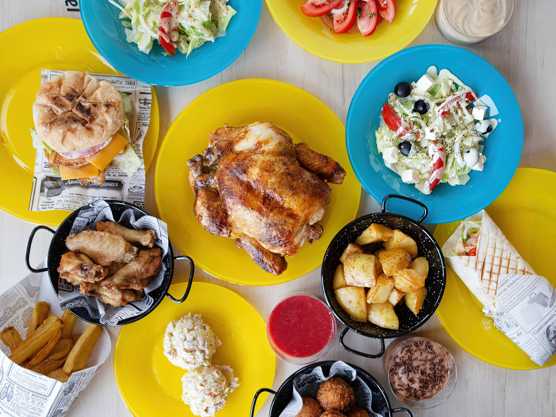 Variedad de platos deliciosos del menú Pollo Loccco